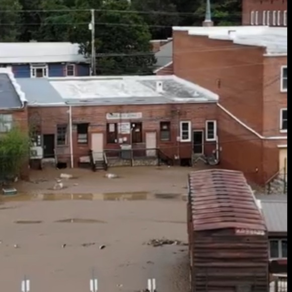 Unfortunately, Helene took my office out all of my clothes shoes and everything - Picture 2 of 3